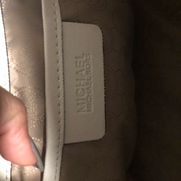 Authentic Michael Kors Handbag - Picture 2 of 7